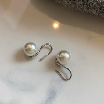 Pearl Hook Earrings E287SW