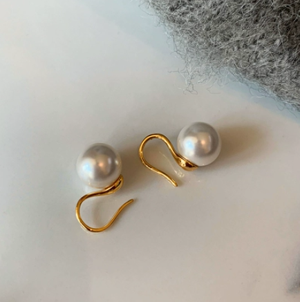 Pearl Hook Earrings E287W