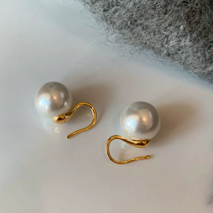 Pearl Hook Earrings E287W