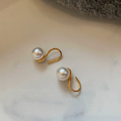 Pearl Hook Earrings E287W